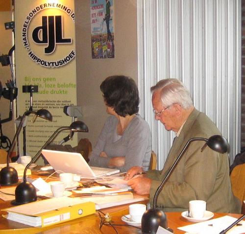 Collector H.J.E. van Beuningen at the search day of 'de Detector Amateur', Helvoirt, 1 november 2008